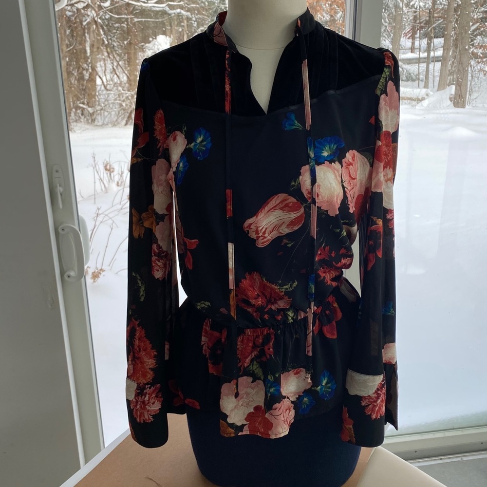 Worthington s floral blouse w/velvet accents